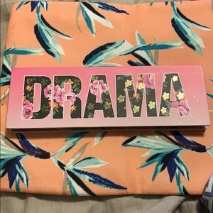 ⬇️⬇️Profusion eye palette⬇️⬇️